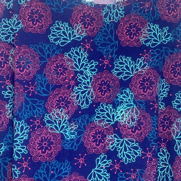 LuLaRoe floral outline Irma tunic - Picture 3 of 6
